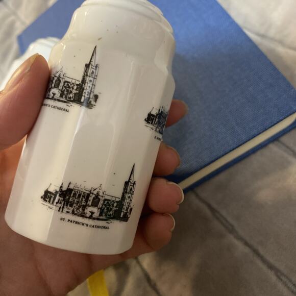 Shannonbridge Potteries Ireland Molly Malone St Patrick’s Salt Pepper Shakers - Picture 6 of 8